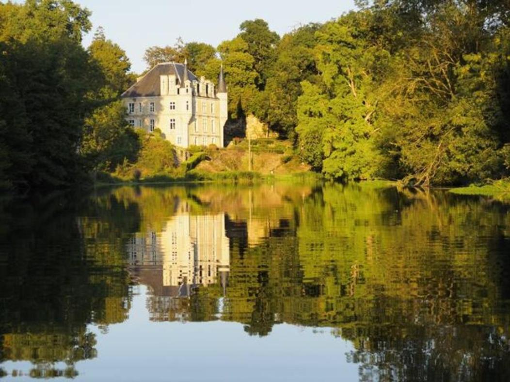 Chateau Des Loups - Les Cedres Bleus Echire Exterior foto
